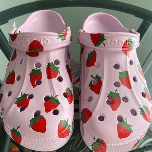NWT Strawberry Crocs women’s size 11